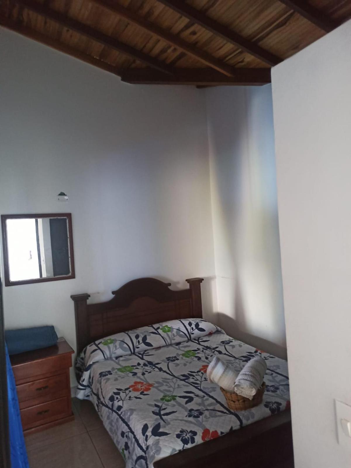 Hostal Jose Navarro Guadalupe Ngoại thất bức ảnh